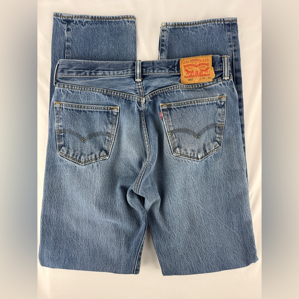 Levi 501 5 Button Fly Distressed Denim Jeans - Picture 2 of 11